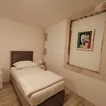 Апартаменты Spacious 140m2 Downtown 3 Bedroom