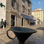 Spacious 140m2 Downtown 3 Bedroom *