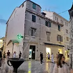 Spacious 140m2 Downtown 3 Bedroom * Сплит