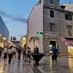 Spacious 140m2 Downtown 3 Bedroom Сплит