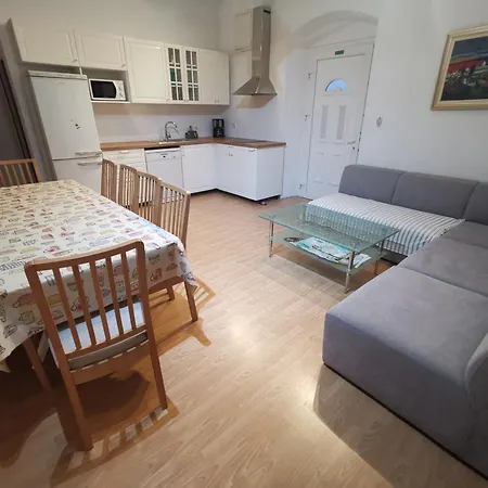 Lägenhet Spacious 140m2 Downtown 3 Bedroom