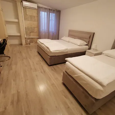 Spacious 140m2 Downtown 3 Bedroom Lägenhet *