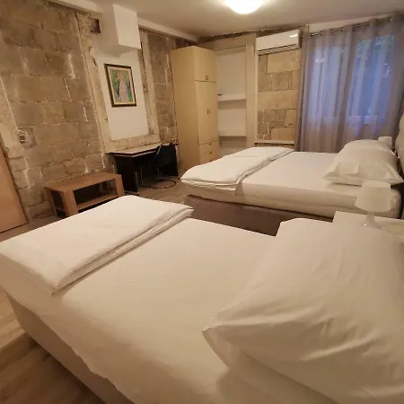 Spacious 140m2 Downtown 3 Bedroom Сплит