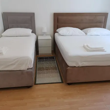 Lägenhet Spacious 140m2 Downtown 3 Bedroom *