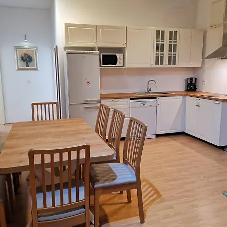 Spacious 140m2 Downtown 3 Bedroom Split
