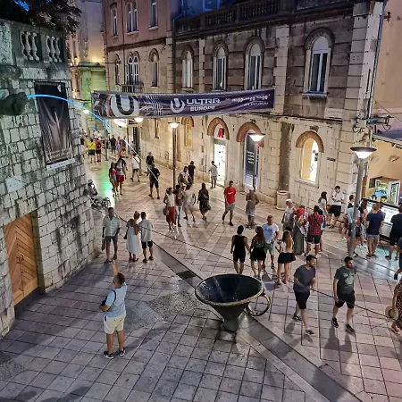 Spacious 140m2 Downtown 3 Bedroom