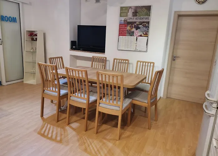 Spacious 140m2 Downtown 3 Bedroom * Split