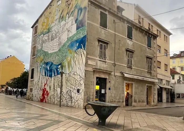 Spacious 140m2 Downtown 3 Bedroom * Split