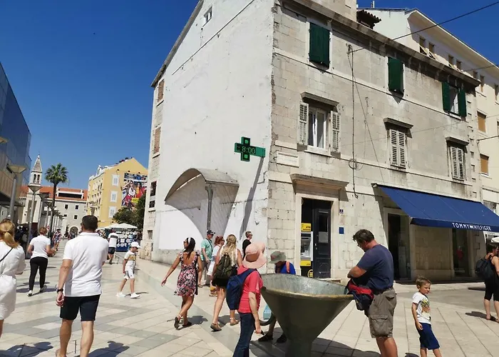 Daire Spacious 140m2 Downtown 3 Bedroom Split