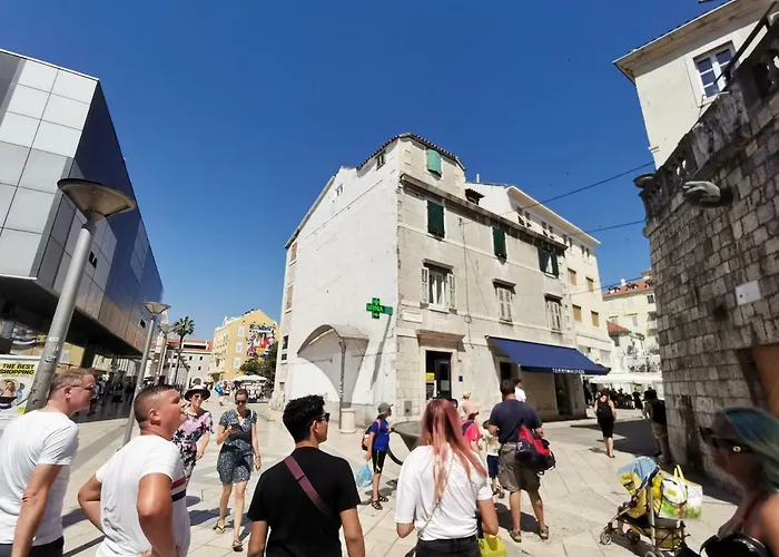 Daire Spacious 140m2 Downtown 3 Bedroom *