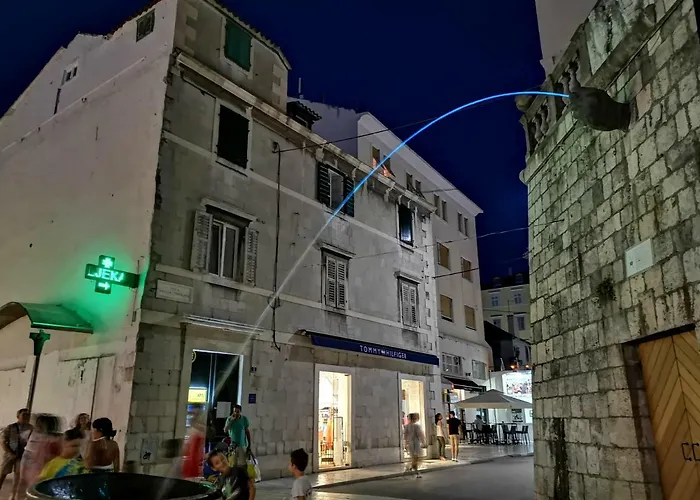 Διαμέρισμα Spacious 140m2 Downtown 3 Bedroom