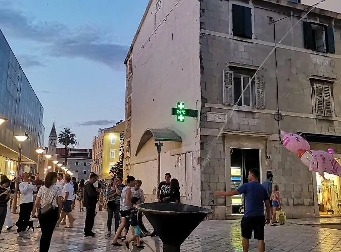 Spacious 140m2 Downtown 3 Bedroom Split