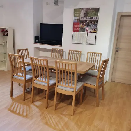 Spacious 140m2 Downtown 3 Bedroom * Split