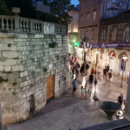 Spacious 140m2 Downtown 3 Bedroom *