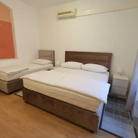 Spacious 140m2 Downtown 3 Bedroom * Split