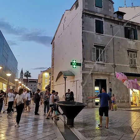 Spacious 140m2 Downtown 3 Bedroom Split