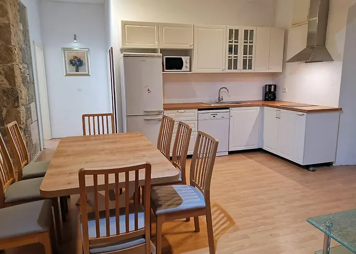 Spacious 140m2 Downtown 3 Bedroom スプリト