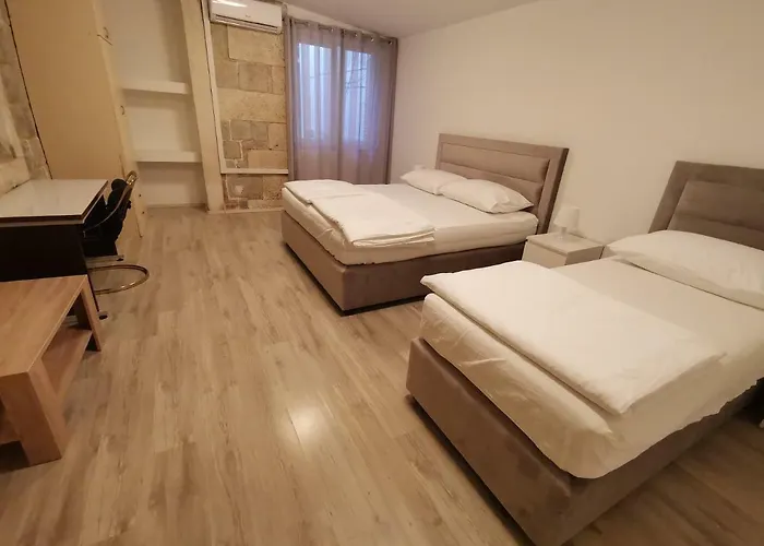 Spacious 140m2 Downtown 3 Bedroom アパート *