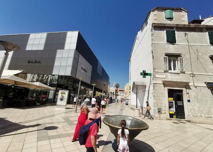 Spacious 140m2 Downtown 3 Bedroom アパート *