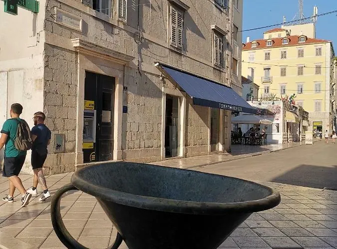 Spacious 140m2 Downtown 3 Bedroom *