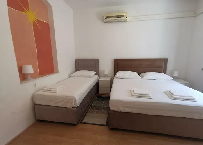 Spacious 140m2 Downtown 3 Bedroom スプリト